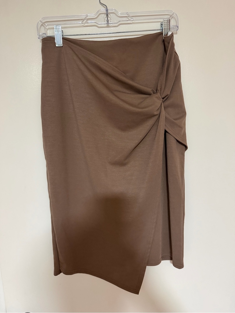 Knot-Detail Midi Skirt in Brown
